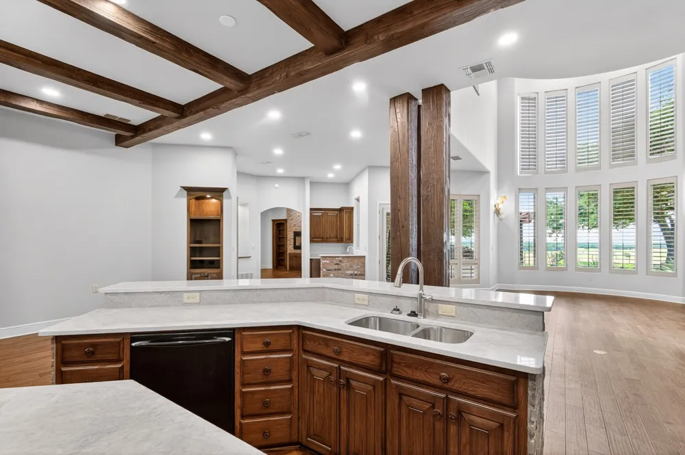 701 W Walcott Street Pilot Point, TX 76258