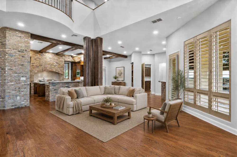 701 W Walcott Street Pilot Point, TX 76258