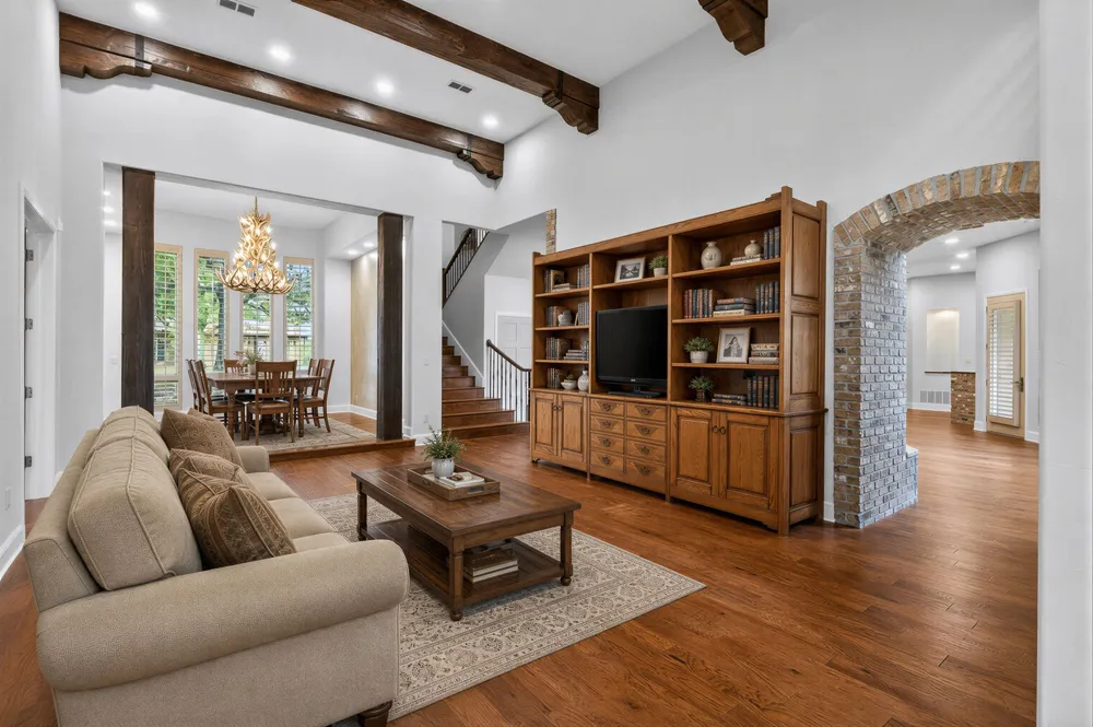 701 W Walcott Street Pilot Point, TX 76258