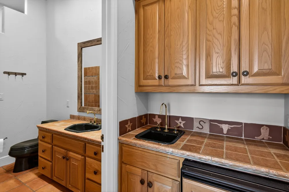 701 W Walcott Street Pilot Point, TX 76258