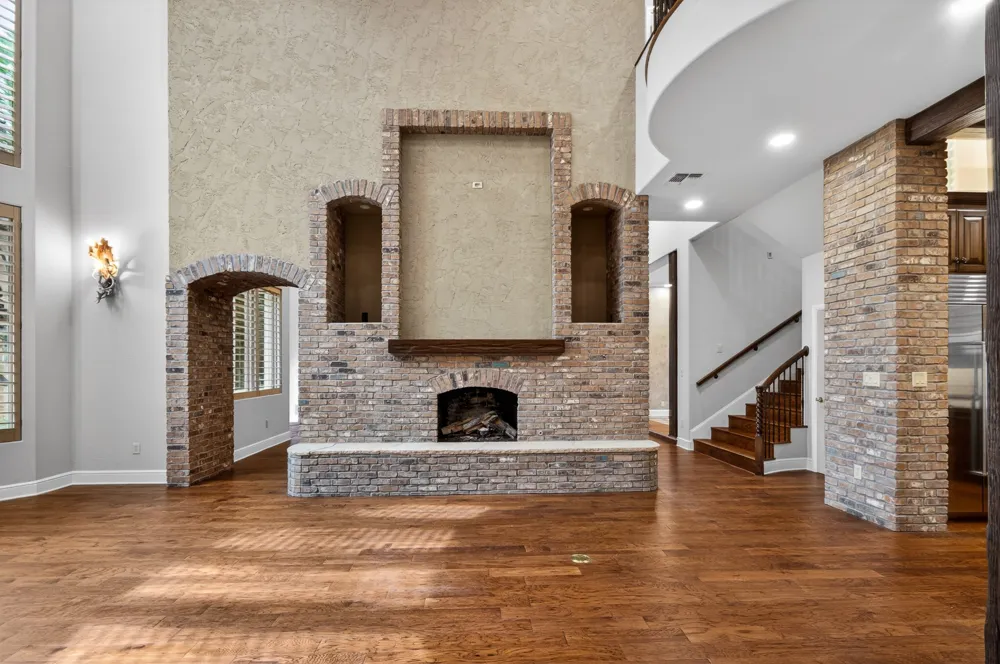 701 W Walcott Street Pilot Point, TX 76258