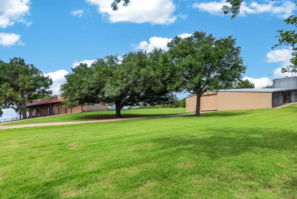 701 W Walcott Street Pilot Point, TX 76258