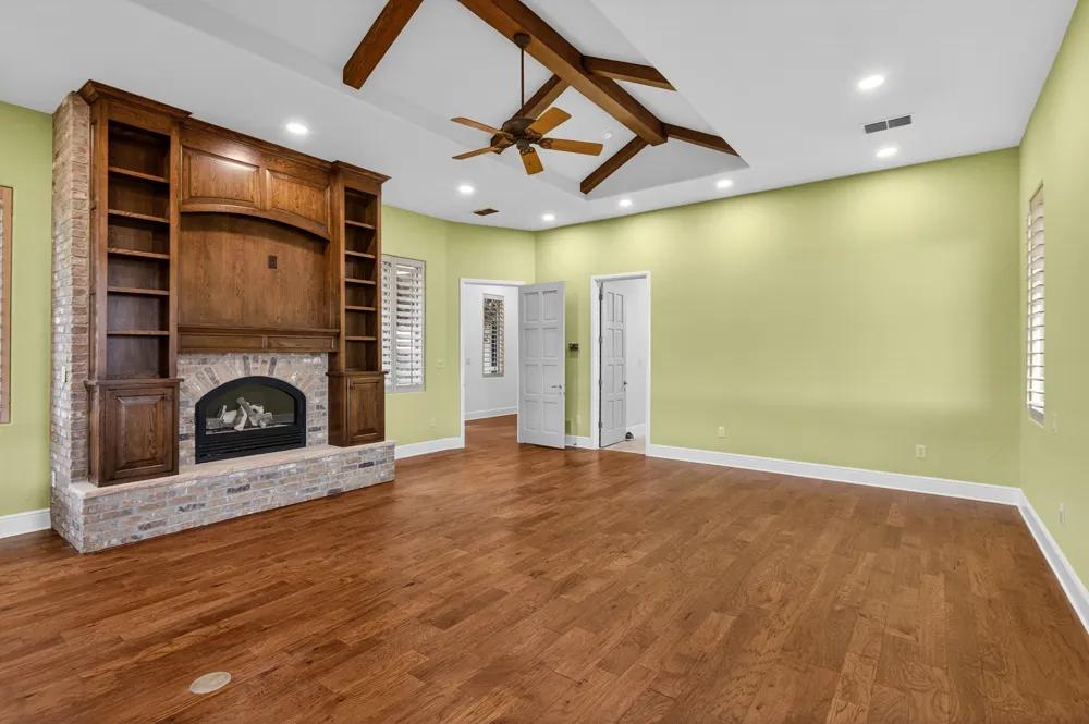 701 W Walcott Street Pilot Point, TX 76258