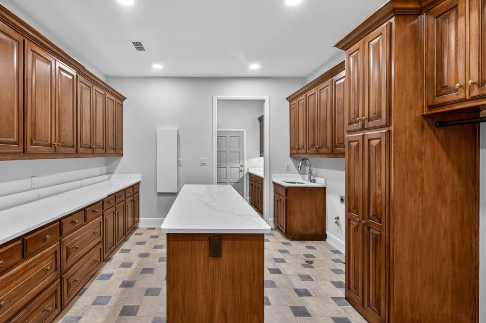 701 W Walcott Street Pilot Point, TX 76258