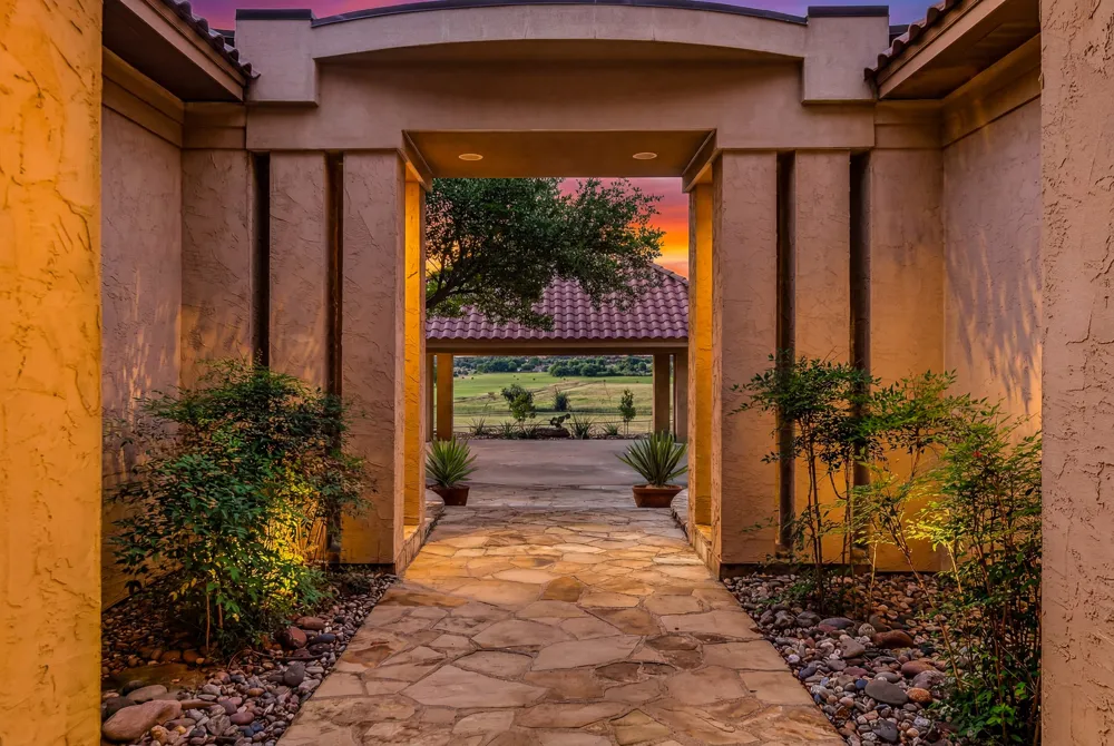 701 W Walcott Street Pilot Point, TX 76258