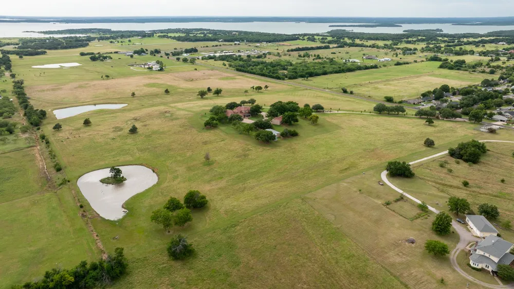 701 W Walcott Street Pilot Point, TX 76258