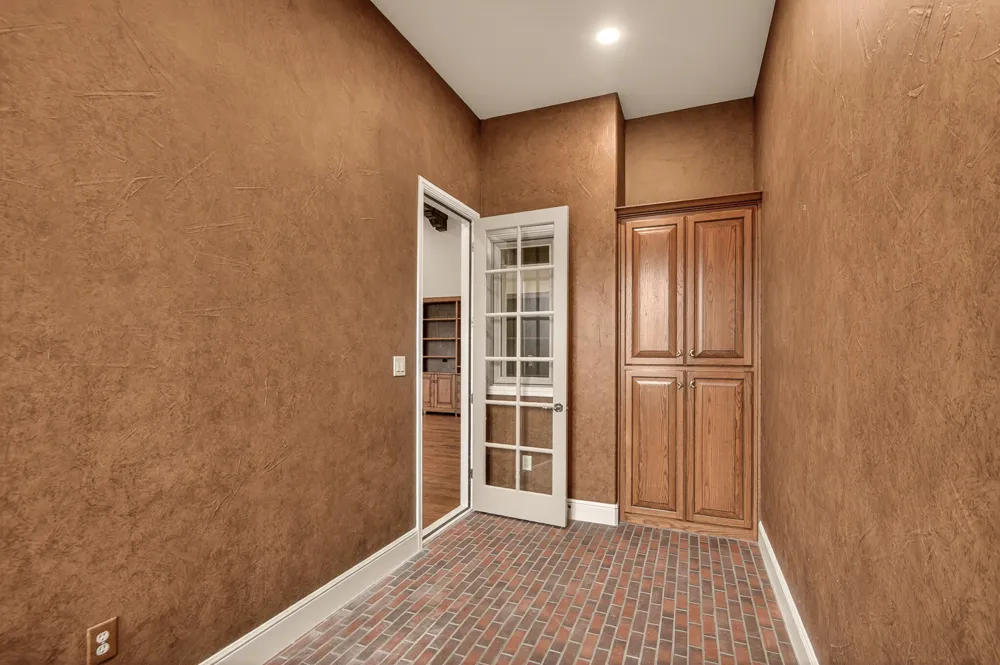 701 W Walcott Street Pilot Point, TX 76258