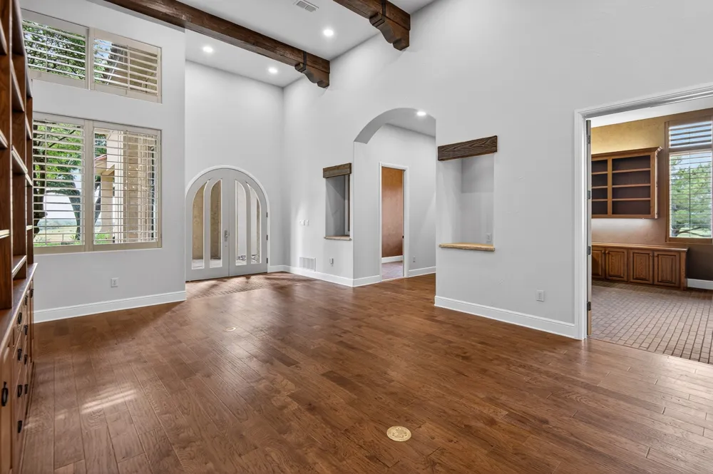 701 W Walcott Street Pilot Point, TX 76258