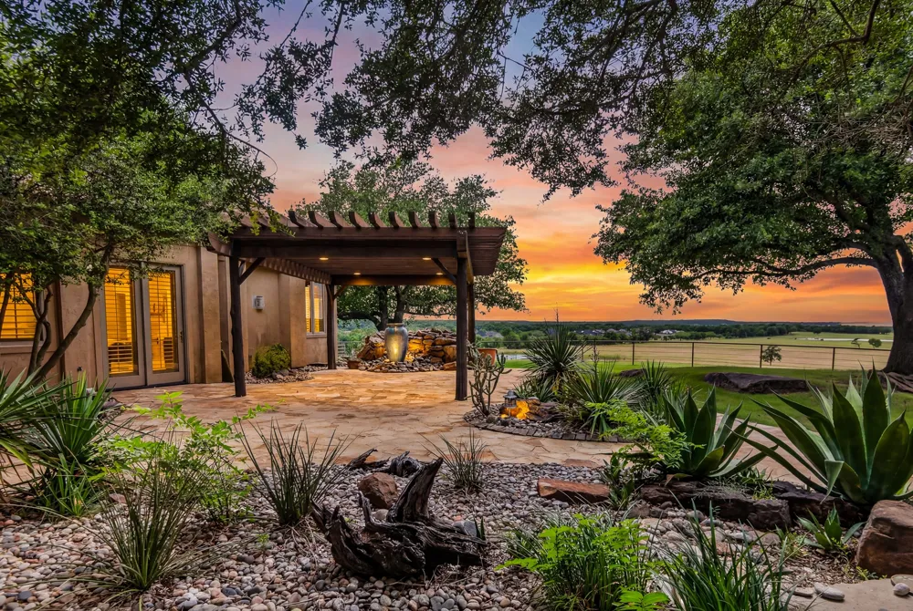 701 W Walcott Street Pilot Point, TX 76258
