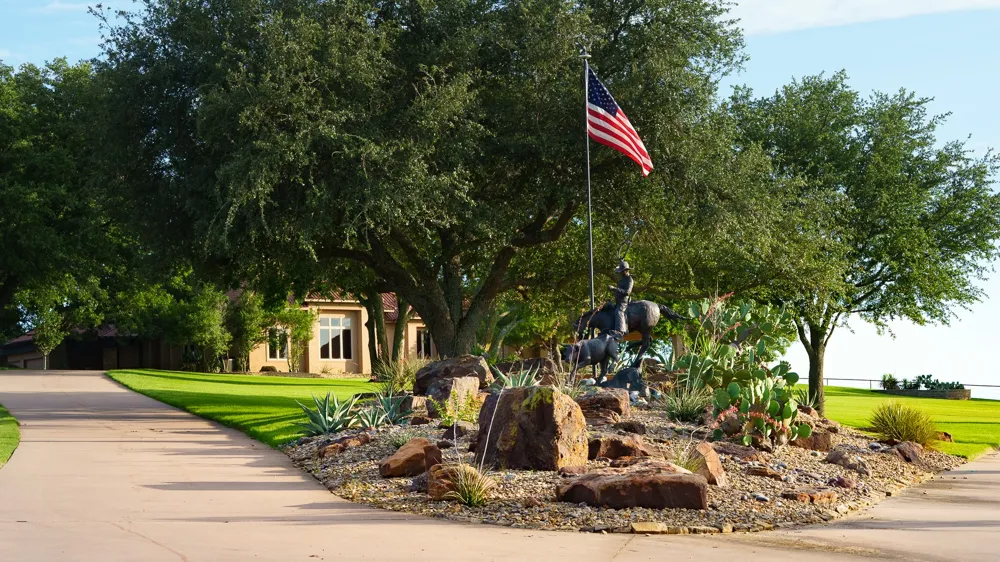 701 W Walcott Street Pilot Point, TX 76258