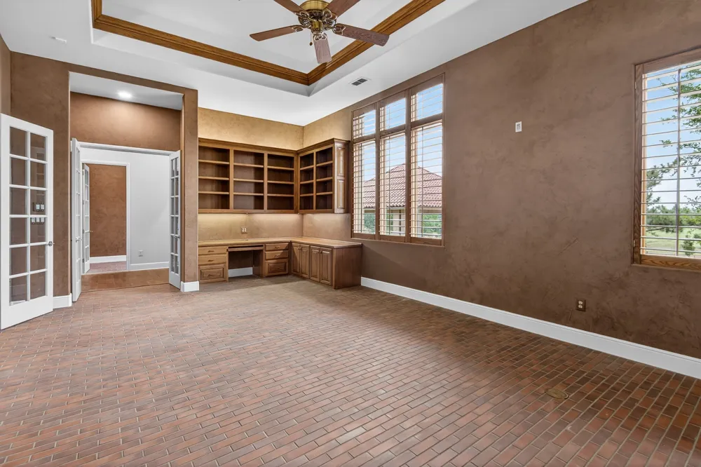 701 W Walcott Street Pilot Point, TX 76258