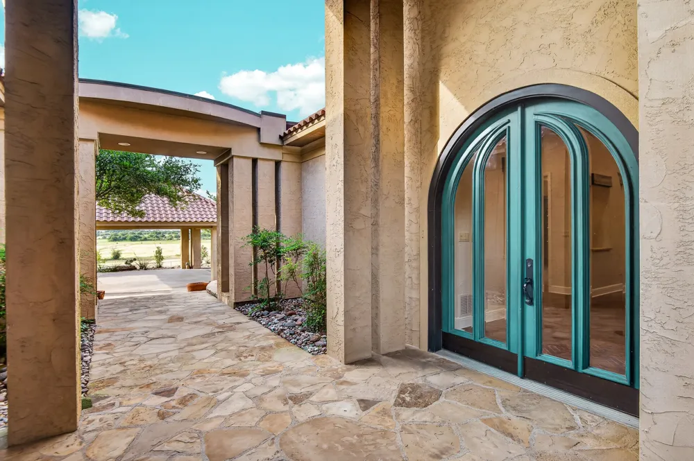 701 W Walcott Street Pilot Point, TX 76258