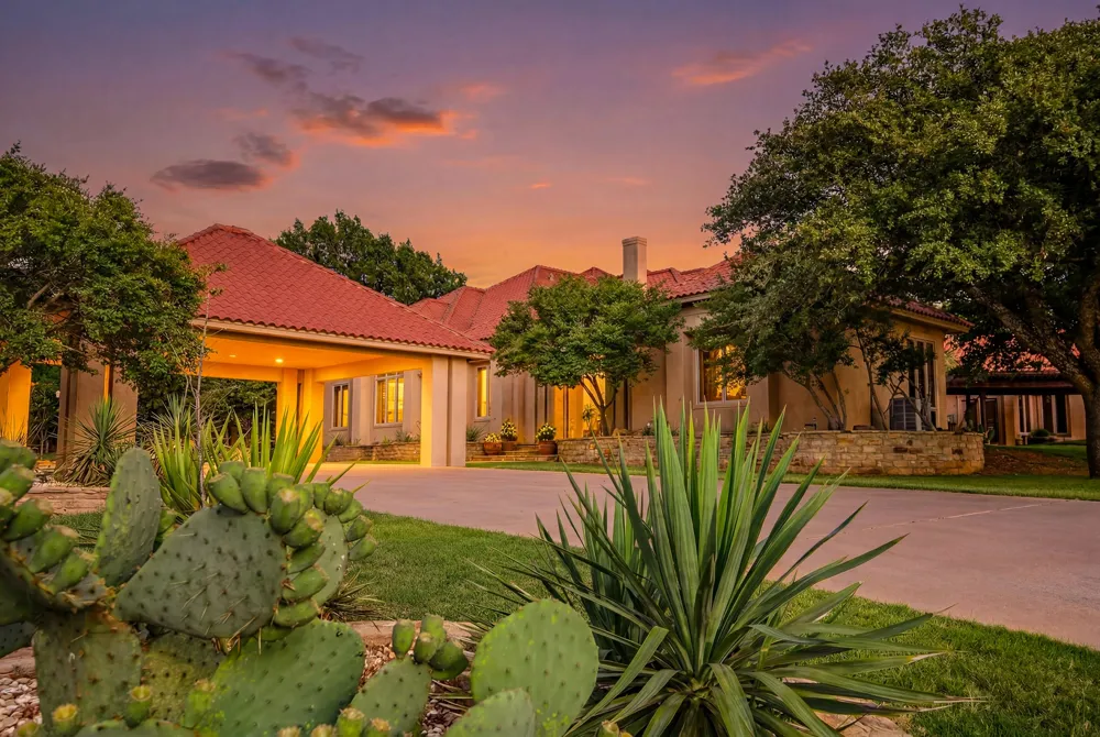 701 W Walcott Street Pilot Point, TX 76258