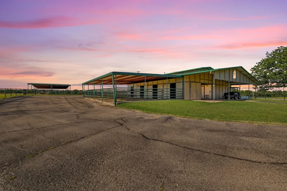 24860 US Highway 281 Stephenville, TX 76401