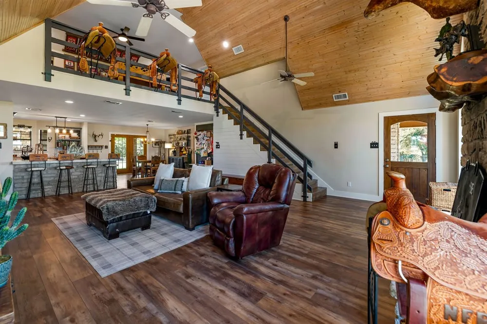 24860 US Highway 281 Stephenville, TX 76401