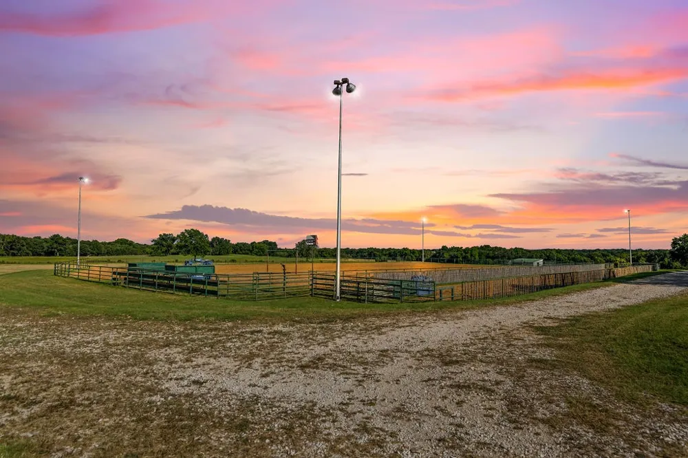 24860 US Highway 281 Stephenville, TX 76401
