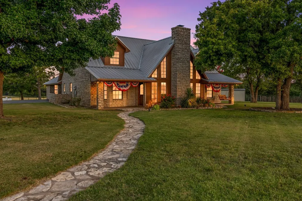 24860 US Highway 281 Stephenville, TX 76401