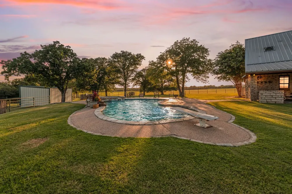 24860 US Highway 281 Stephenville, TX 76401