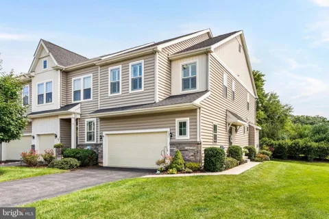 225 KESTREL COURT