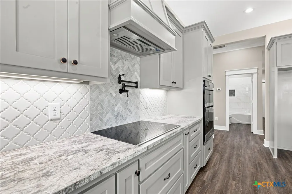 307 Silver Lake Victoria, TX 77904