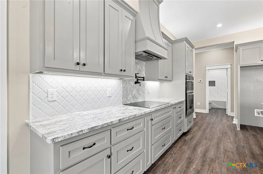 307 Silver Lake Victoria, TX 77904