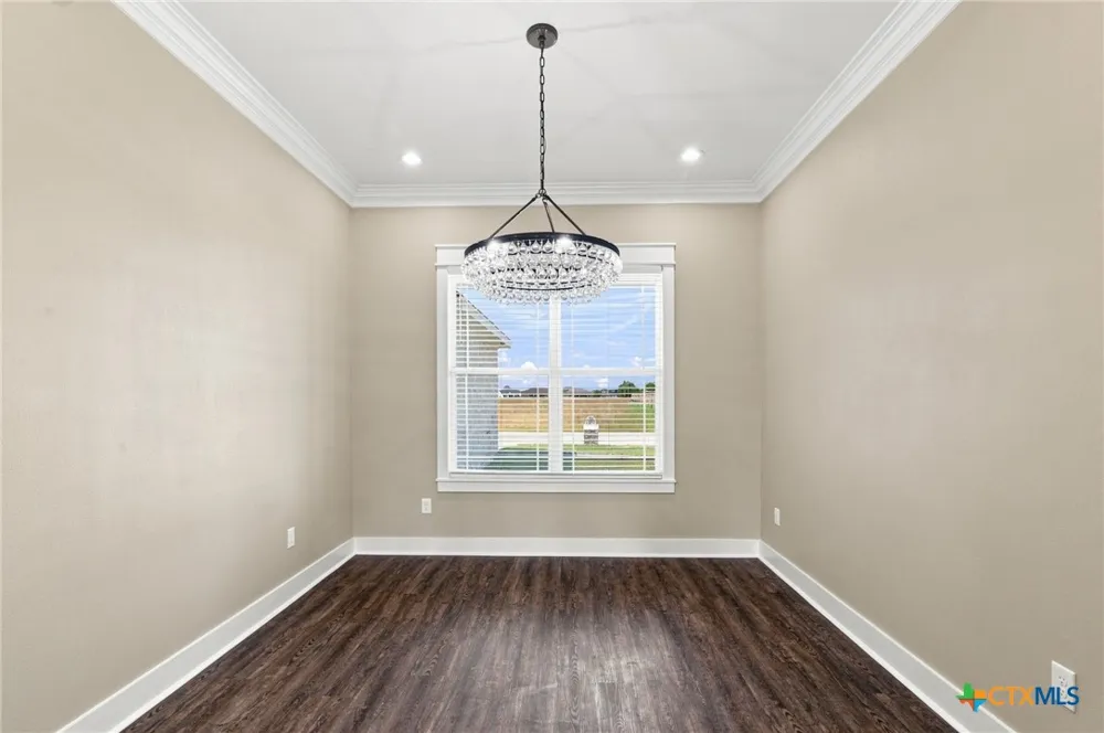 307 Silver Lake Victoria, TX 77904