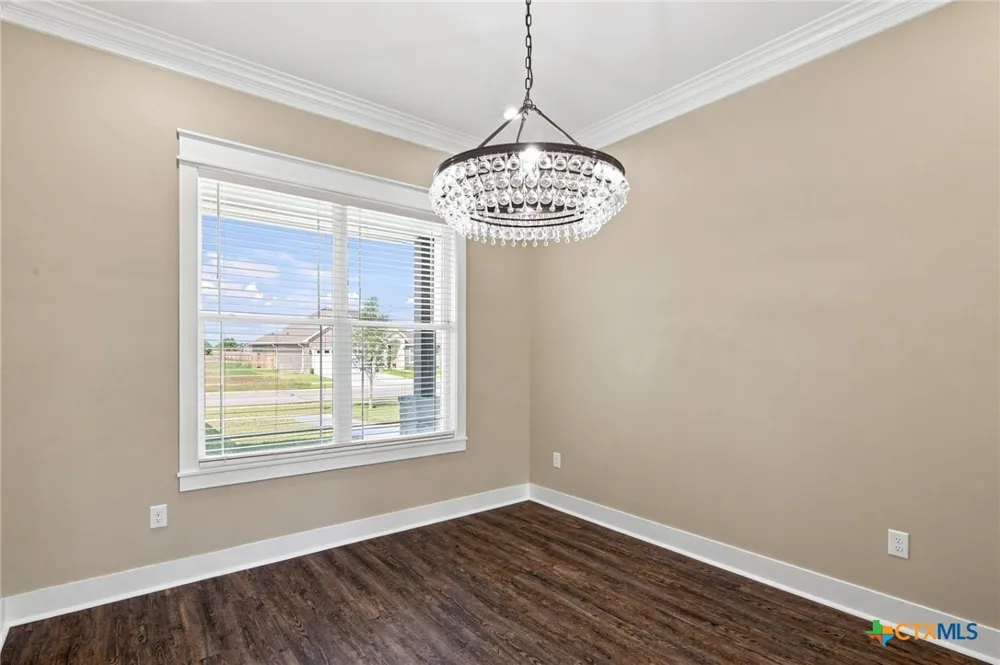 307 Silver Lake Victoria, TX 77904