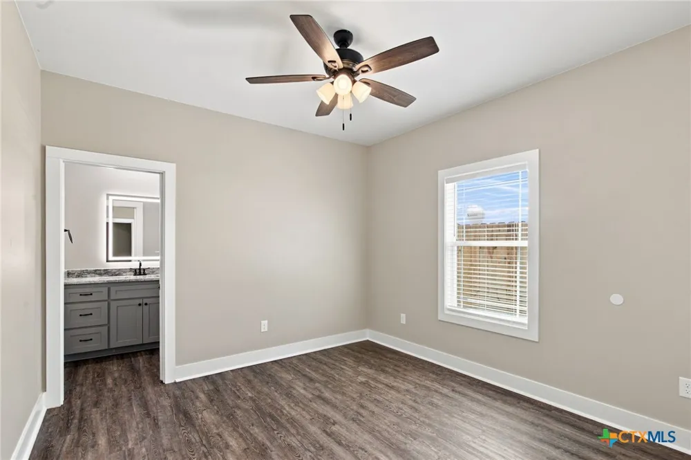 307 Silver Lake Victoria, TX 77904