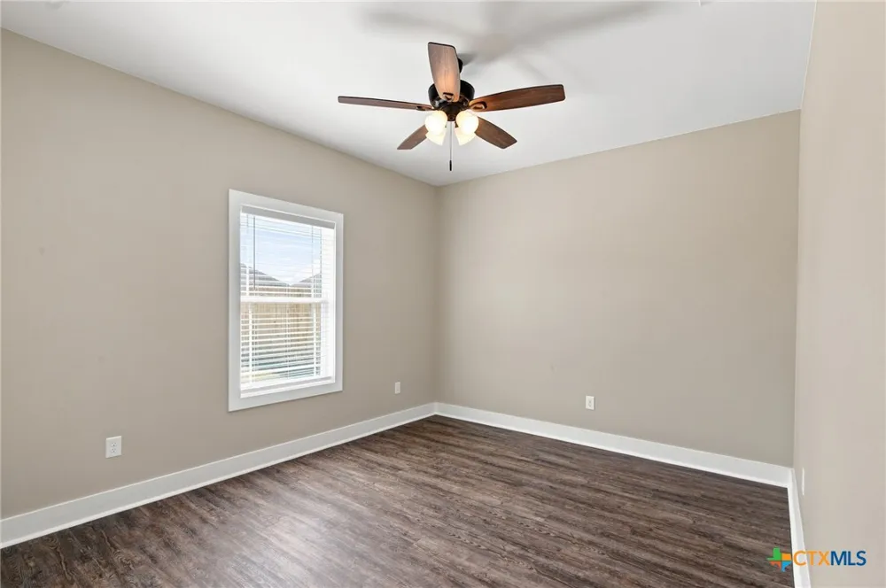 307 Silver Lake Victoria, TX 77904