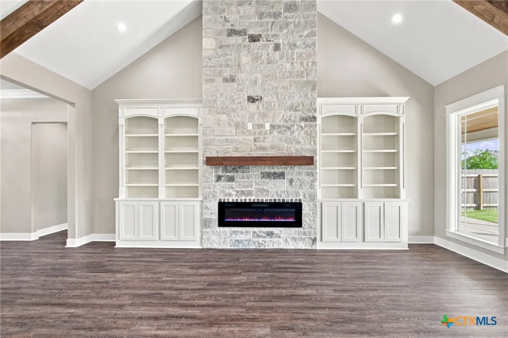 307 Silver Lake Victoria, TX 77904