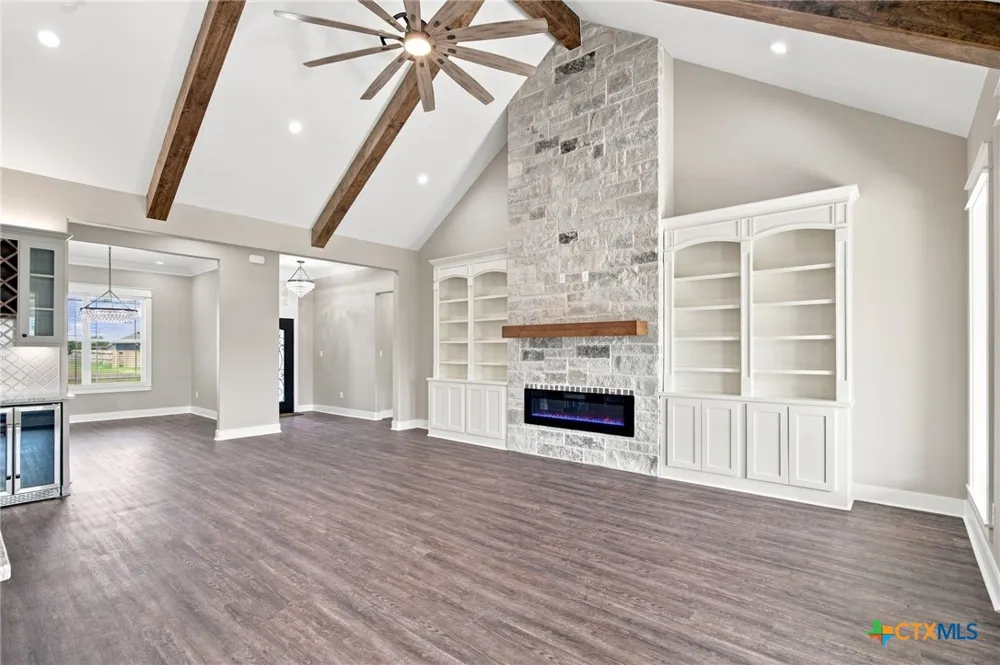 307 Silver Lake Victoria, TX 77904