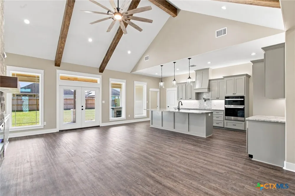 307 Silver Lake Victoria, TX 77904
