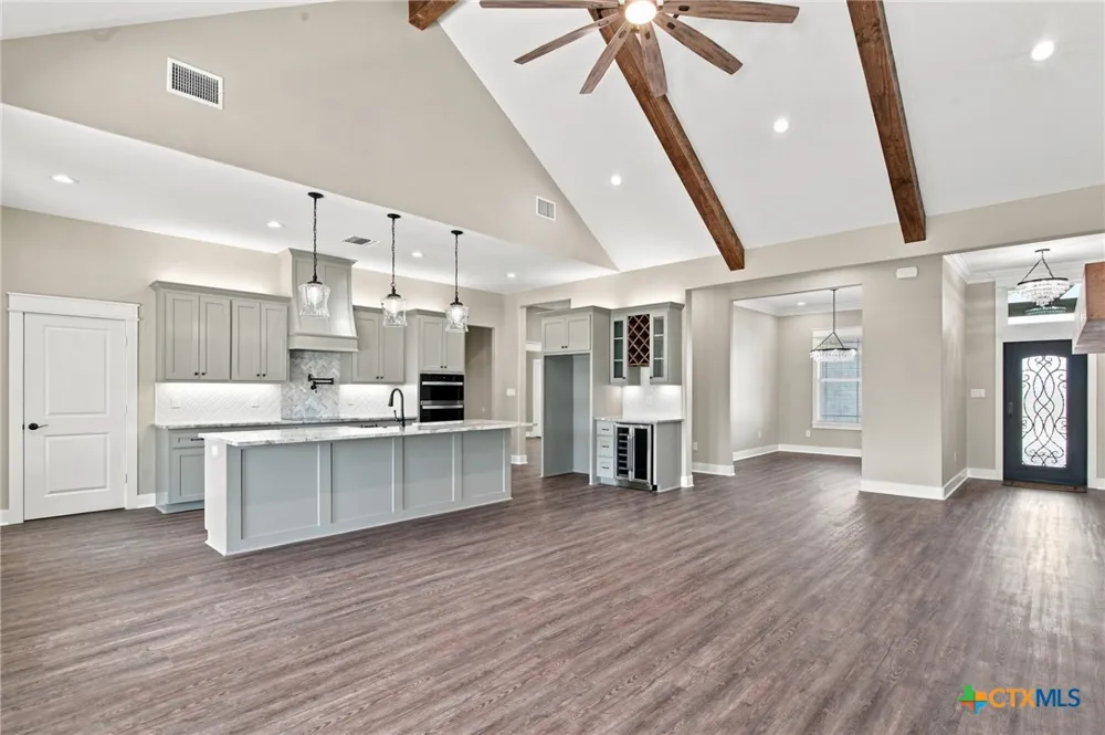 307 Silver Lake Victoria, TX 77904