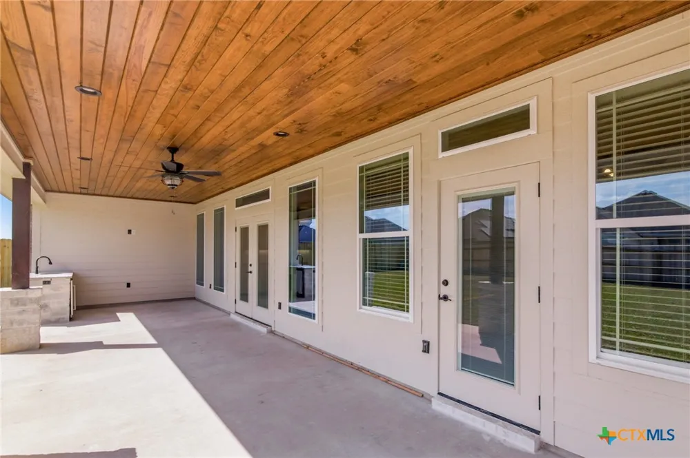 307 Silver Lake Victoria, TX 77904