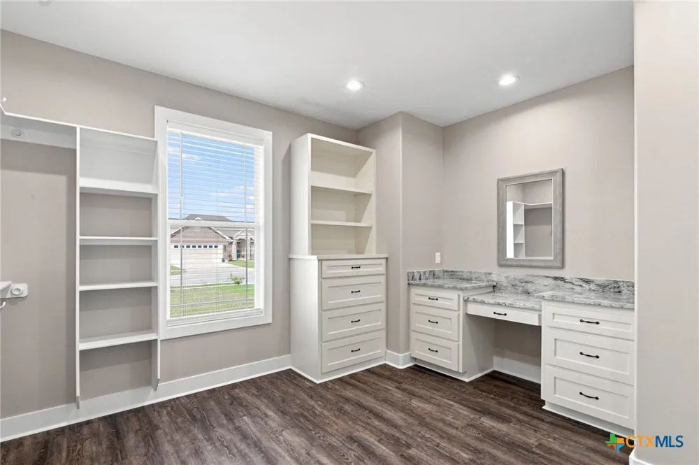 307 Silver Lake Victoria, TX 77904