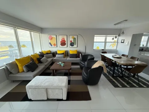 3111 Ocean Dr #506