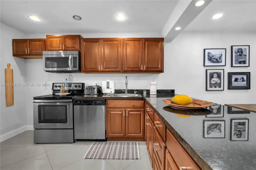 7956 Eastlake Dr #F Boca Raton, FL 33433