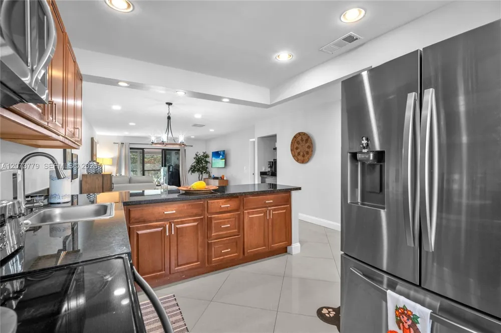 7956 Eastlake Dr #F Boca Raton, FL 33433