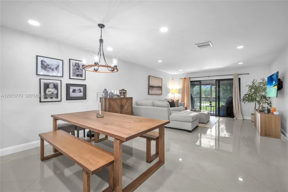 7956 Eastlake Dr #F Boca Raton, FL 33433