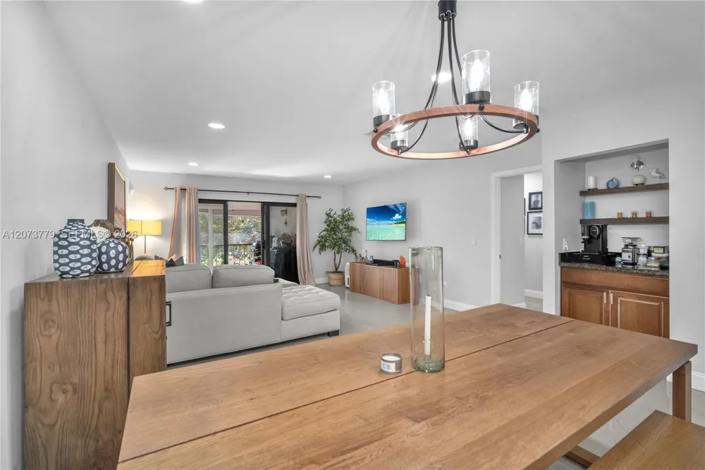 7956 Eastlake Dr #F Boca Raton, FL 33433