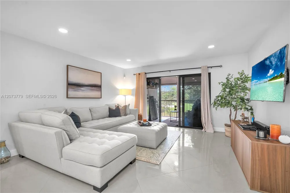 7956 Eastlake Dr #F Boca Raton, FL 33433