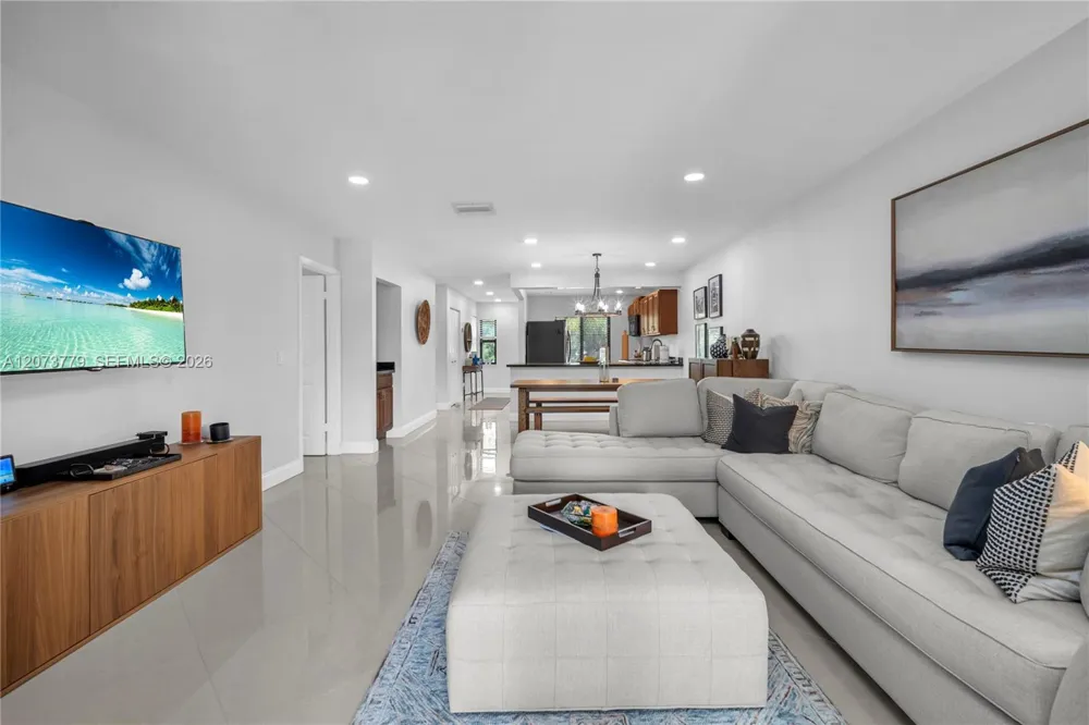 7956 Eastlake Dr #F Boca Raton, FL 33433