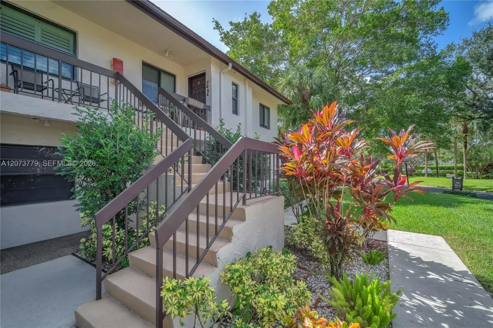 7956 Eastlake Dr #F Boca Raton, FL 33433
