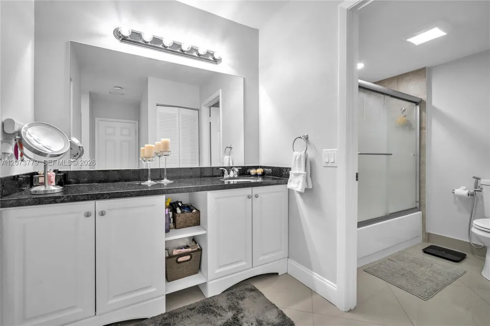 7956 Eastlake Dr #F Boca Raton, FL 33433