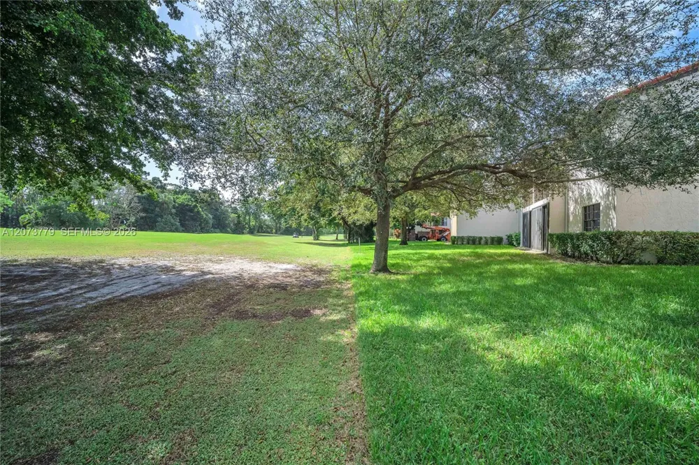 7956 Eastlake Dr #F Boca Raton, FL 33433