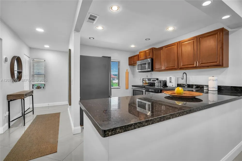 7956 Eastlake Dr #F Boca Raton, FL 33433