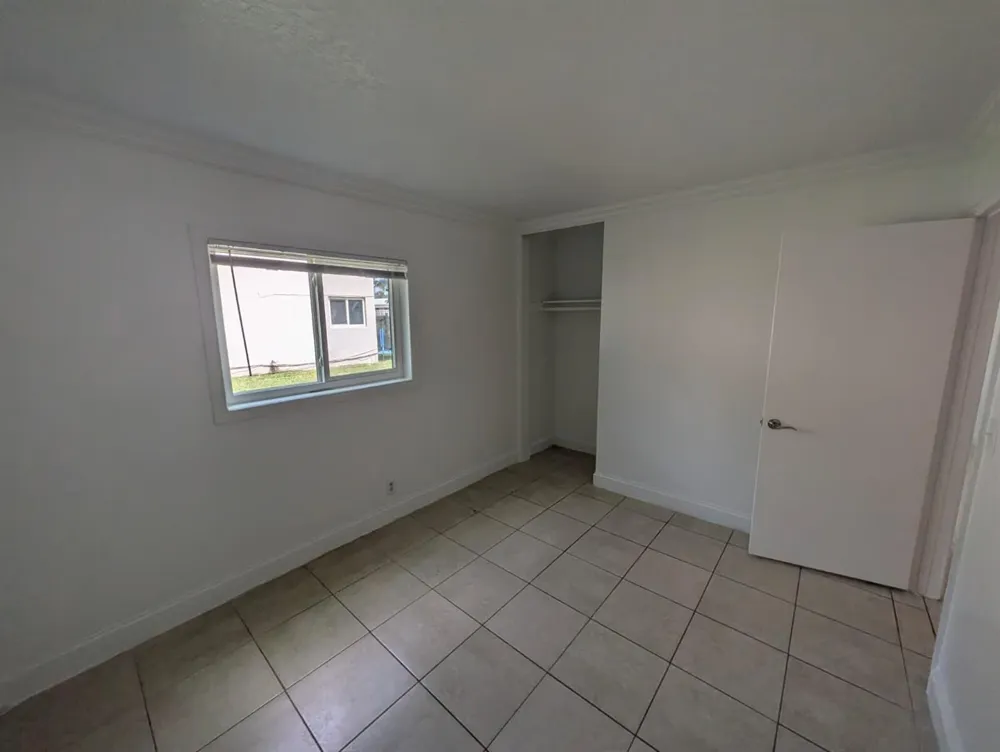 817 LIGHTHOUSE DRIVE #B North Palm Beach, FL 33408