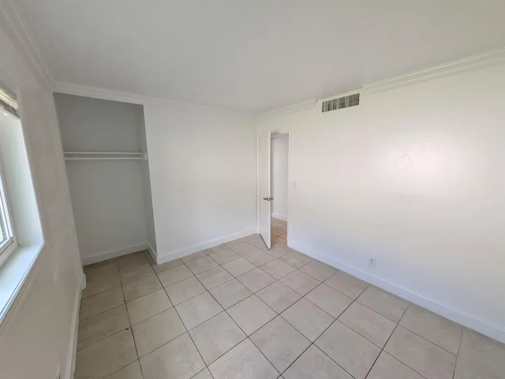 817 LIGHTHOUSE DRIVE #B North Palm Beach, FL 33408