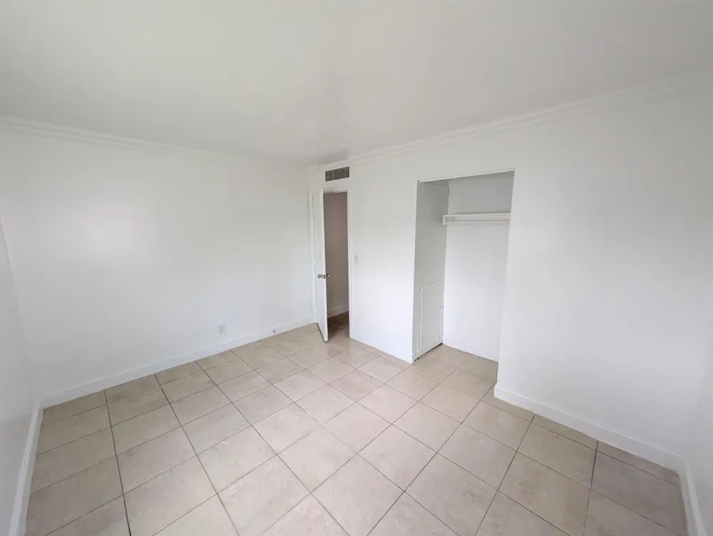 817 LIGHTHOUSE DRIVE #B North Palm Beach, FL 33408