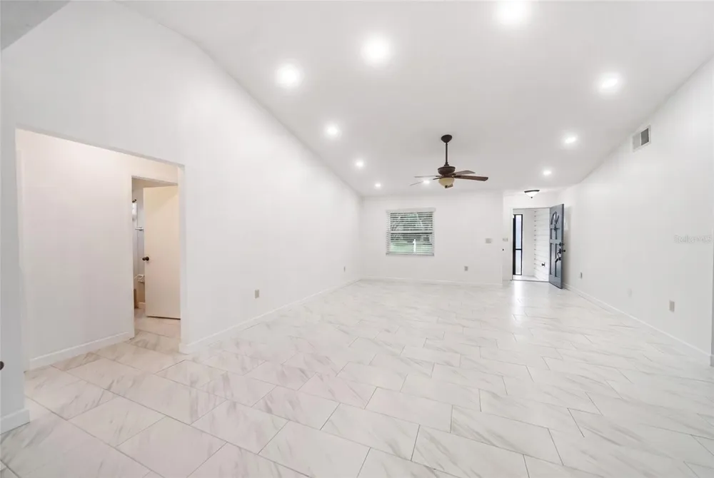 112 WOODINGHAM DRIVE Venice, FL 34292